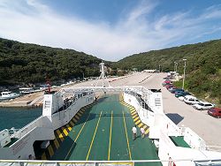 Reisebericht - mit tuifly.com nach Mali Losinj in Kroatien - Blick von der Fhre auf den Fhrhafen von Valbiska auf der Insel Krk