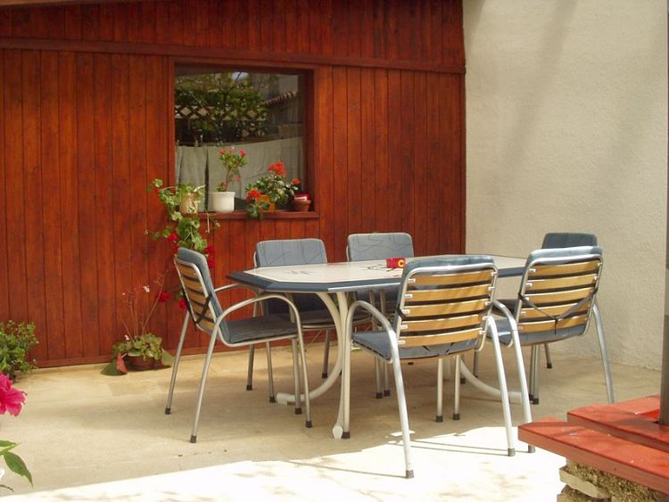 Wohneinheit **, bestehend aus EZ (9 mq) & DZ (13 mq) je mit K�hlschrank, DU/WC, Terasse West, 1. Stock, Mansarde.,  Pension Theimer Mali Losinj