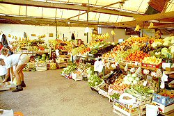 Obst- und Gemsemarkt in Mali Losinj