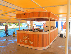 die zuknftige Bar an Deck des Motorschiffes Marina im Hafen von Mali Losinj