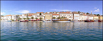 die Ostseite des Hafens von Mali Losinj