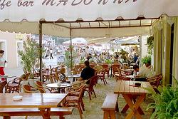 gemtliche Cafes im Hafen von Veli Losinj