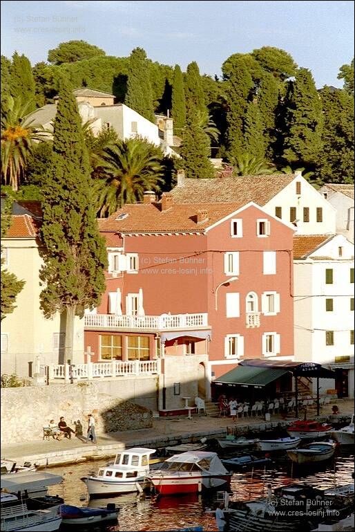 die Pension Saturn im Hafen von Veli Losinj